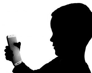 Obvestilo za javnost: Svetovni dan človekovih pravic: Ali mobilni telefoni in BAT škodujejo zdravju otrok